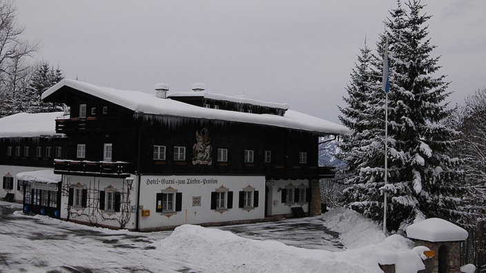 Die Frontansicht des bekannten Obersalzberger Gasthofs 'Zum Türken'.