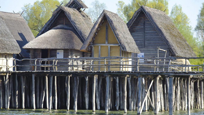 UNESCO Weltkulturerbe Pfahlbauten in Unteruhldingen am Bodensee aus der Stein- und Bronzezeit