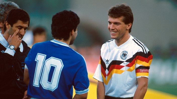 Lothar Matthäus und Diego Maradona vor dem Finale