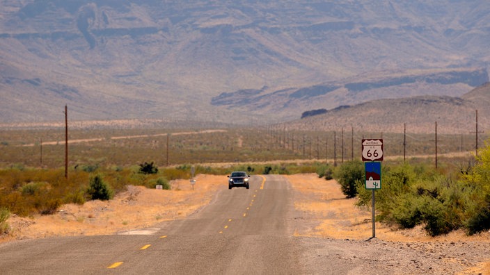 Schmale, zum Teil löchrige Route 66