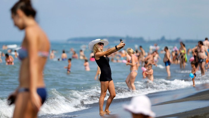 Georgien: Touristen am Schwarzen Meer