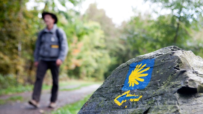 Wegweiser auf dem Düsseldorfer Jakobsweg.