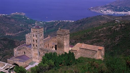 Blick von oben auf das Kloster Sant Pere de Rodes 