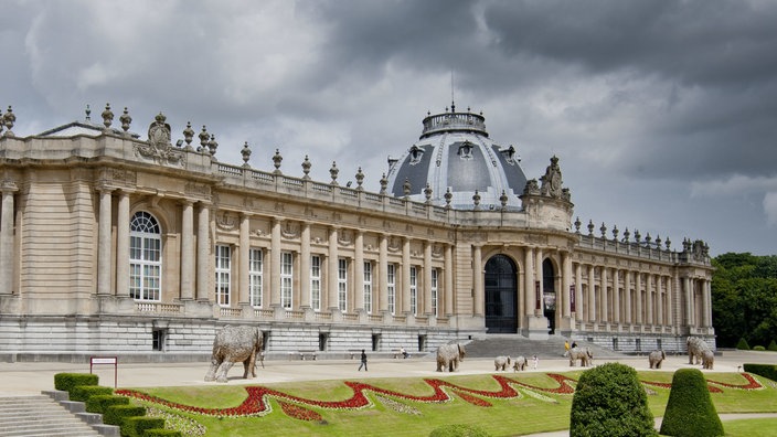 Königliches Museum für Zentral-Afrika bei Brüssel mit Elefantenskulpturen