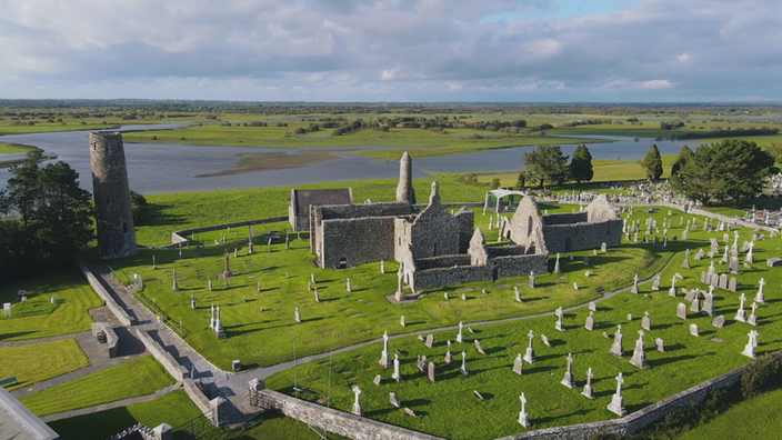 Screenshot aus dem Film "Kloster Clonmacnoise – Zentrum des Christentums in Irland"