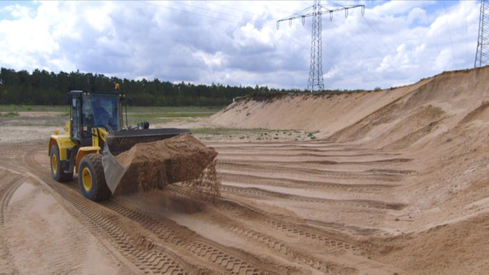 Bagger beim Sandabbau