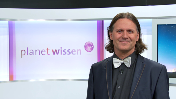 Porträtaufnahme von Prof. Timo Leukefeld zu Gast im Planet Wissen Studio.