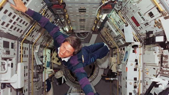 Astronaut Ulrich Walter während der D2-Mission im Spacelab.